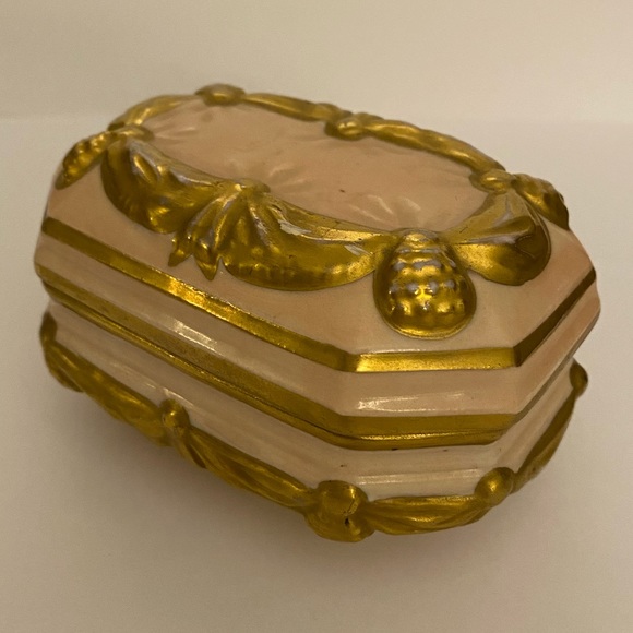 Carlin Comforts Other - Carlin Comforts French Porcelain Trinket Box